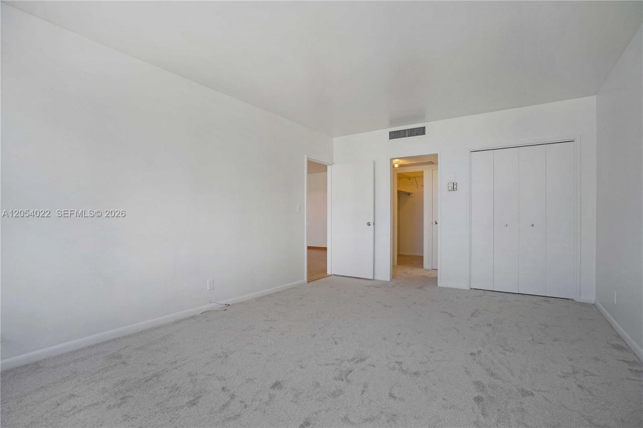 5700 Collins Ave , Unit 10C, Miami Beach, FL 33140 Photo