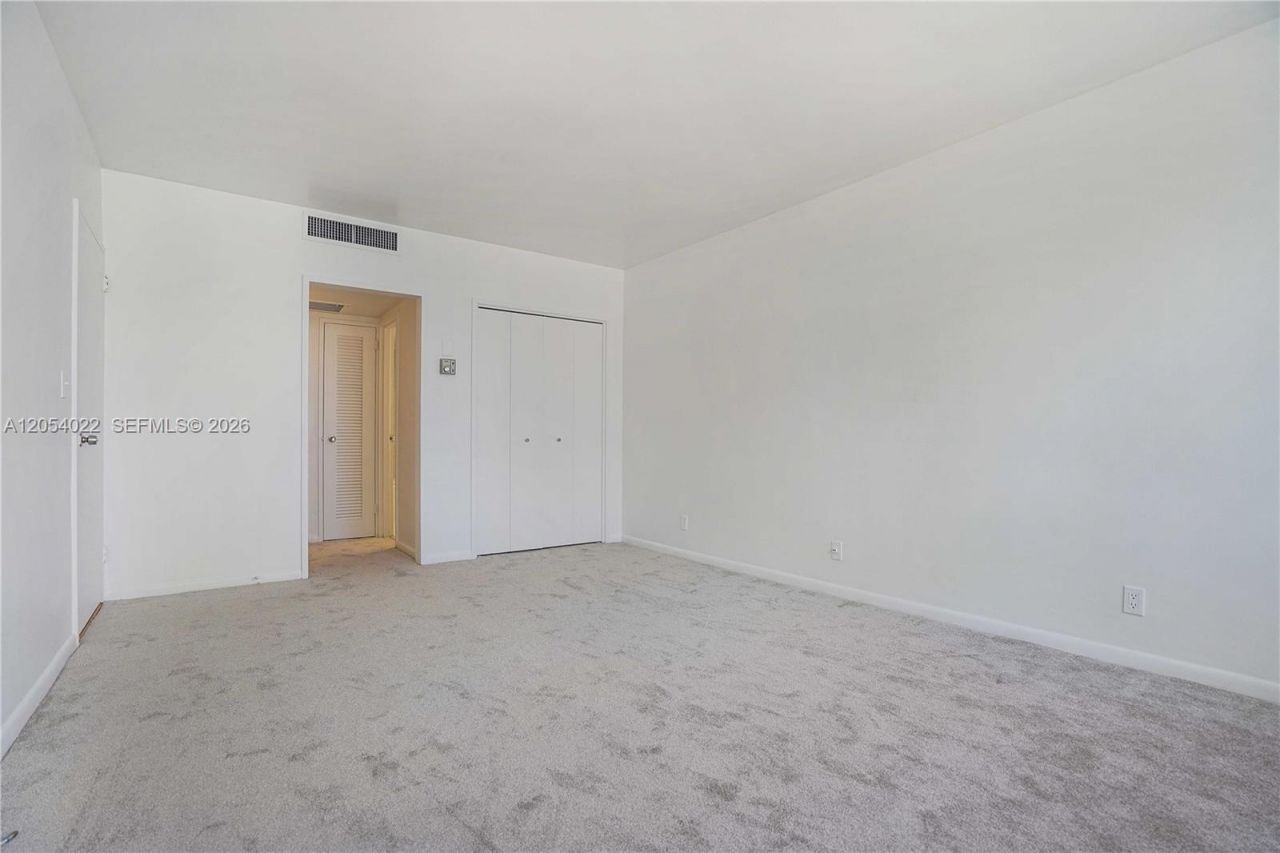 5700 Collins Ave , Unit 10C, Miami Beach, FL 33140 Photo
