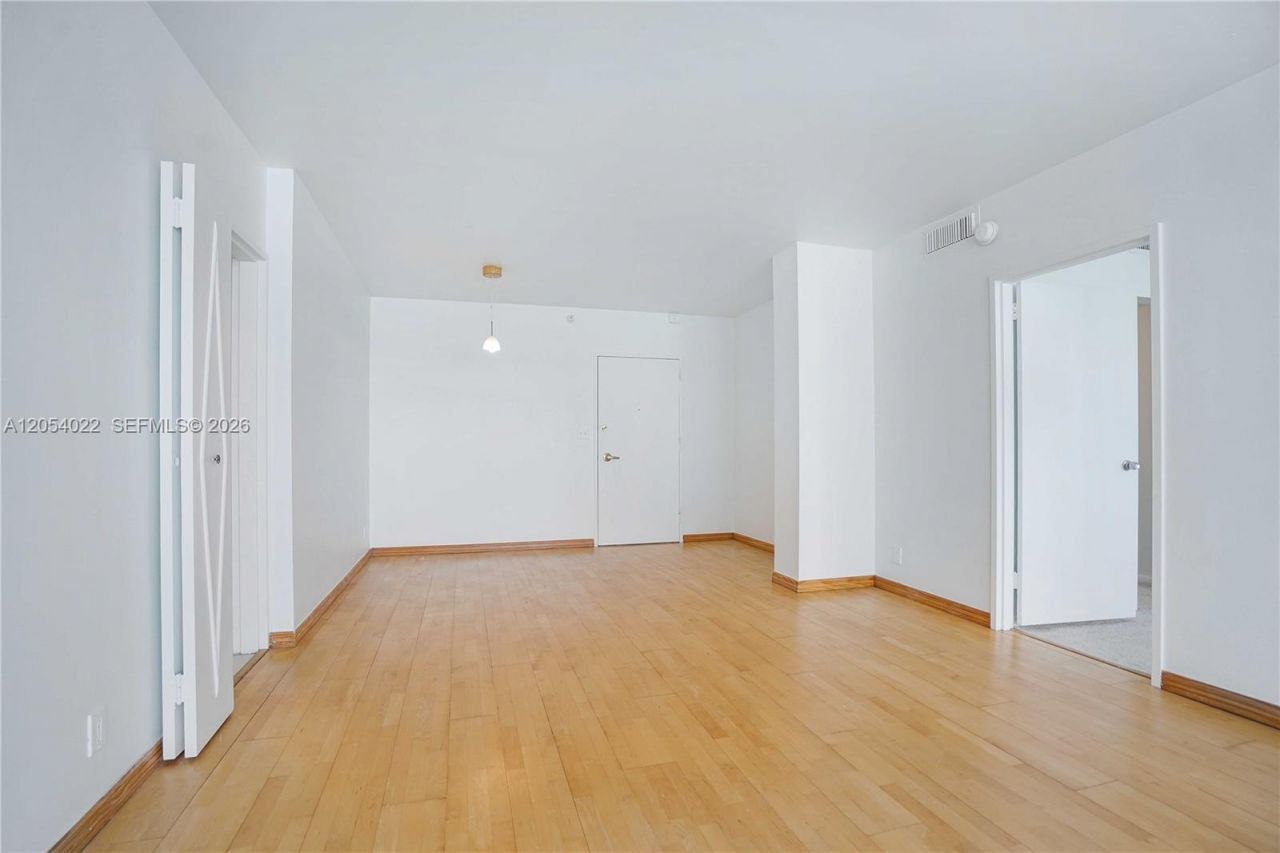 5700 Collins Ave , Unit 10C, Miami Beach, FL 33140 Photo