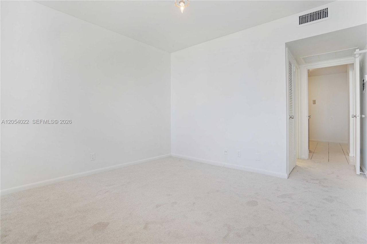5700 Collins Ave , Unit 10C, Miami Beach, FL 33140 Photo