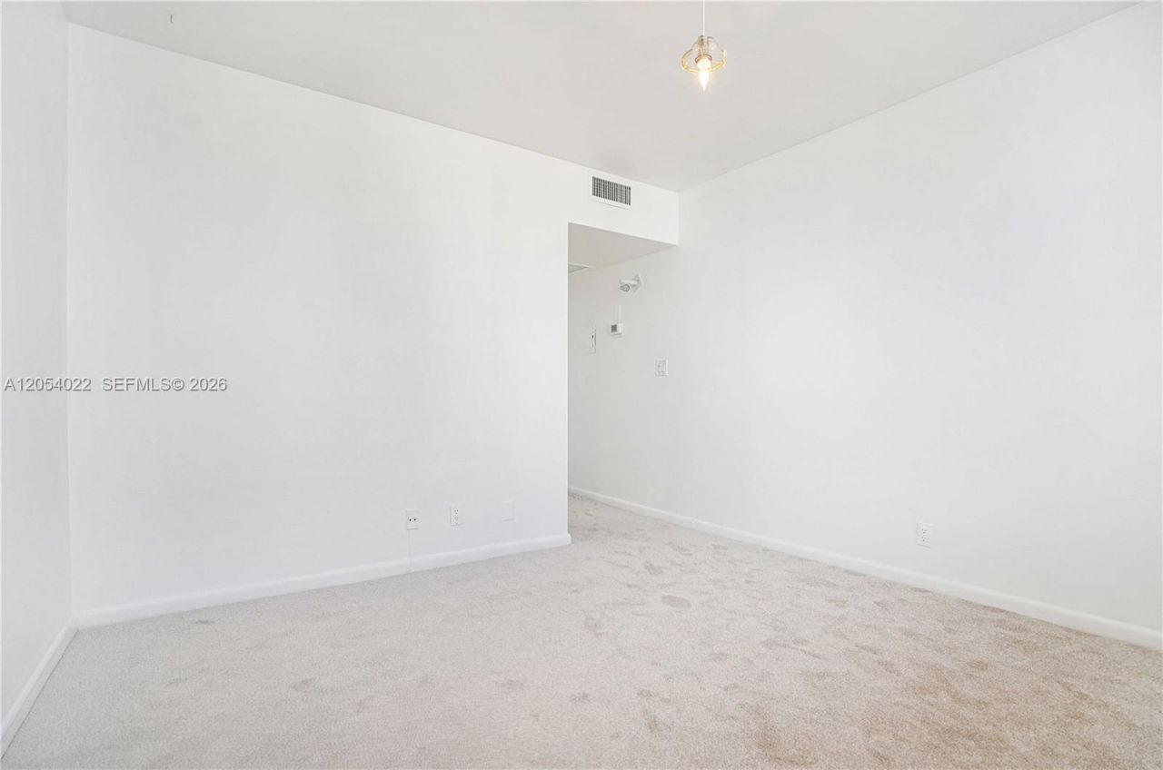 5700 Collins Ave , Unit 10C, Miami Beach, FL 33140 Photo