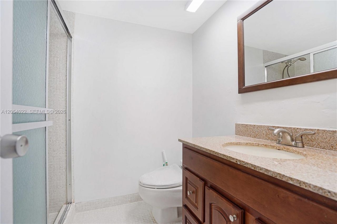 5700 Collins Ave , Unit 10C, Miami Beach, FL 33140 Photo