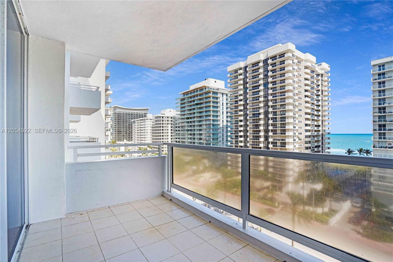 5700 Collins Ave , Unit 10C, Miami Beach, FL 33140 Photo