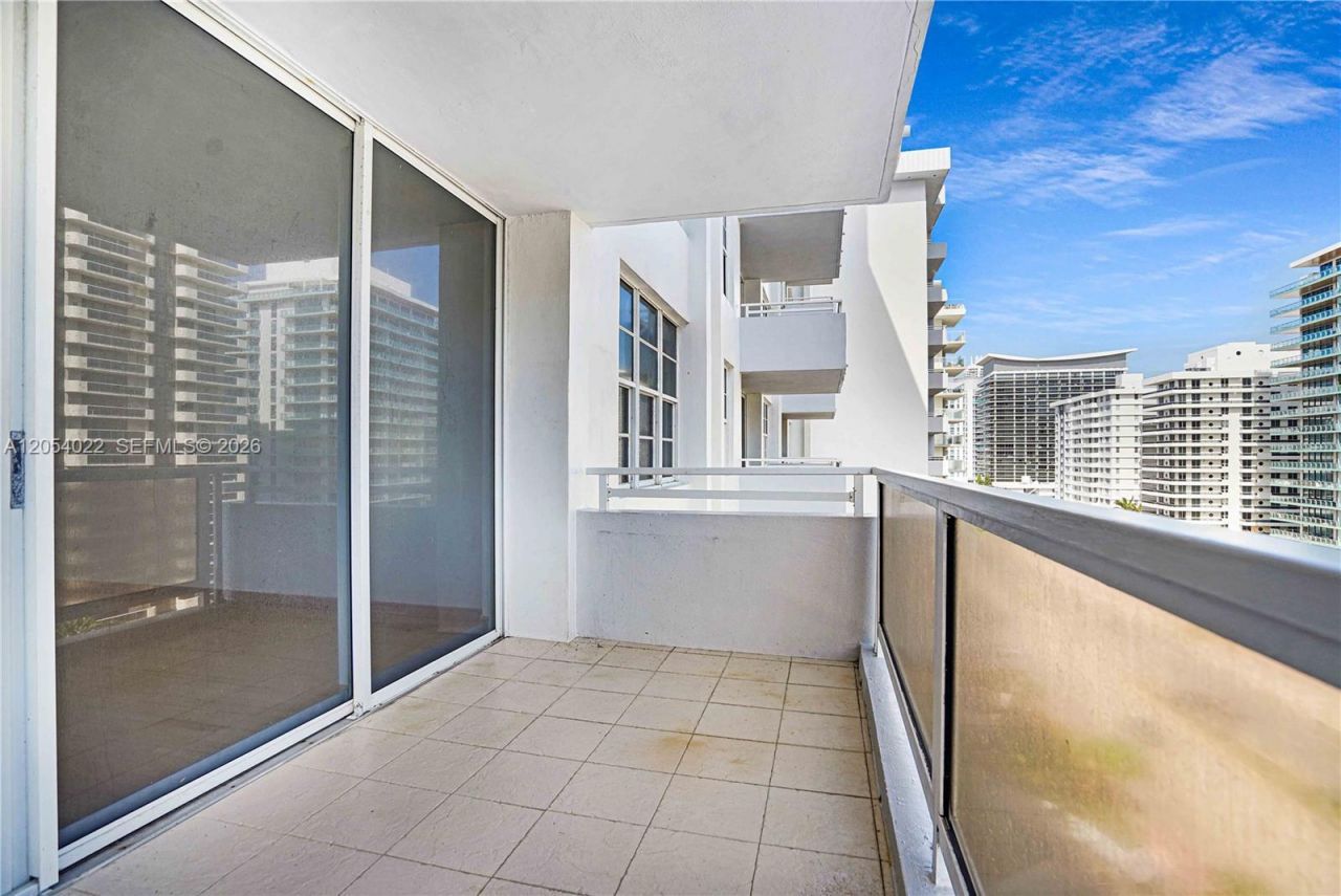 5700 Collins Ave , Unit 10C, Miami Beach, FL 33140 Photo