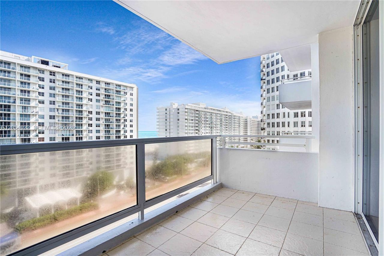 5700 Collins Ave , Unit 10C, Miami Beach, FL 33140 Photo