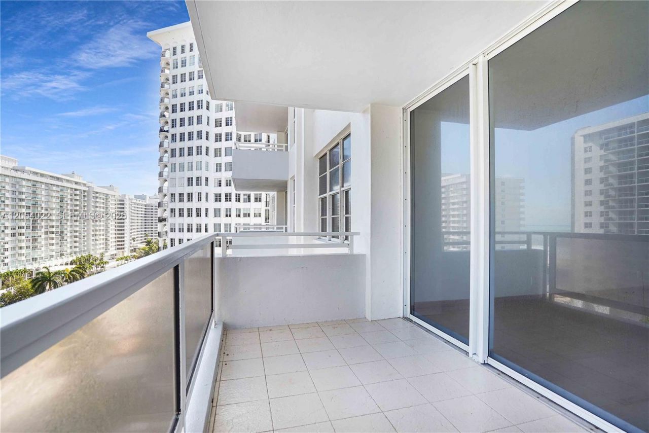5700 Collins Ave , Unit 10C, Miami Beach, FL 33140 Photo