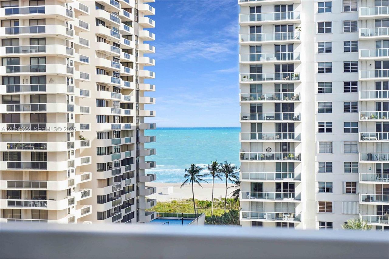 5700 Collins Ave , Unit 10C, Miami Beach, FL 33140 Photo