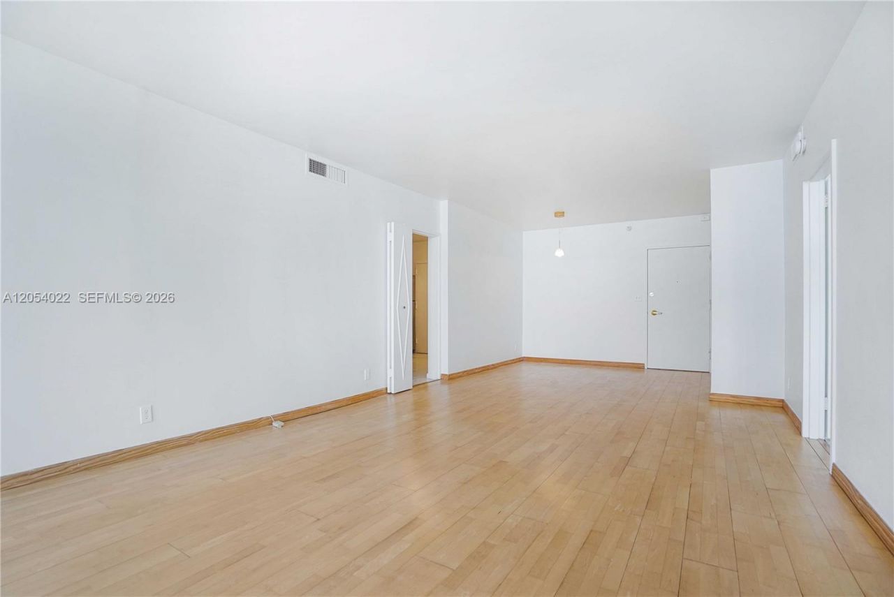 5700 Collins Ave , Unit 10C, Miami Beach, FL 33140 Photo