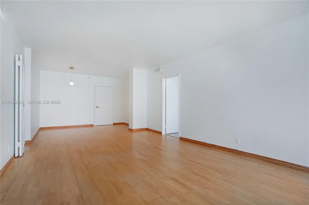 5700 Collins Ave , Unit 10C, Miami Beach, FL 33140 Photo