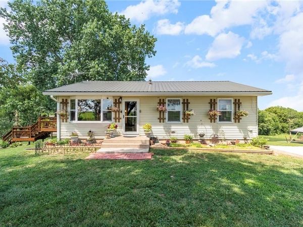 8235 NW Kidder Road, Kidder, MO 64649