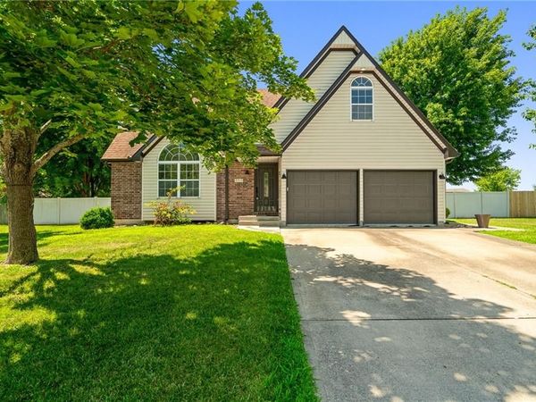 711 Owl Creek Parkway, Odessa, MO 64076