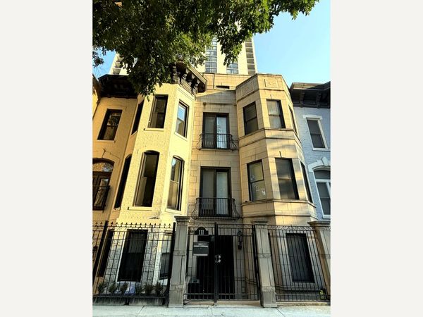111 W ELM Street , Chicago, IL 60610