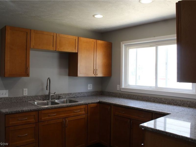 8410 Garfield Boulevard, Unit Down, Garfield Heights, OH 44125 Photo 7