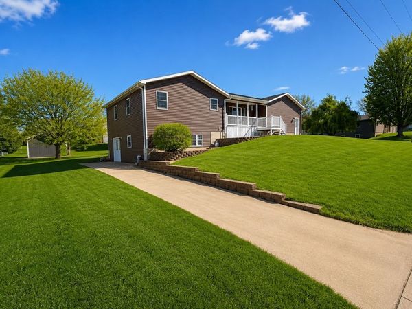 740 W 6th Street , Monticello, IA 52310