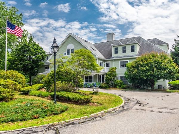 140 Lincoln Road, Unit 218, Lincoln, MA 01773