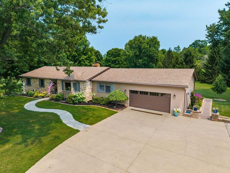 10750 Springwater Drive, Mount Vernon, OH 43050 Photo 2