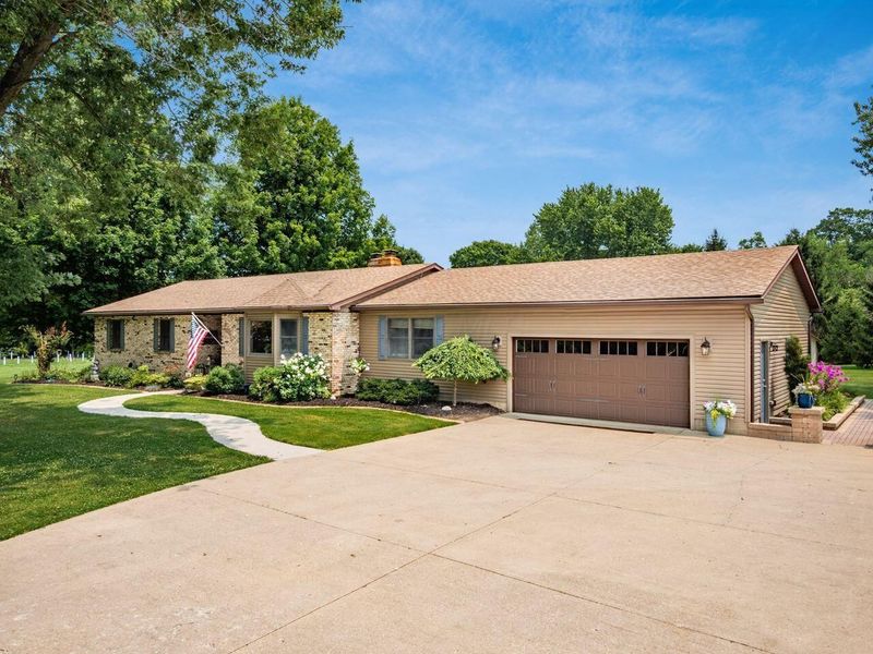 10750 Springwater Drive, Mount Vernon, OH 43050 Photo 3