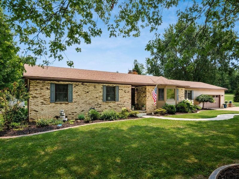 10750 Springwater Drive, Mount Vernon, OH 43050 Photo 4