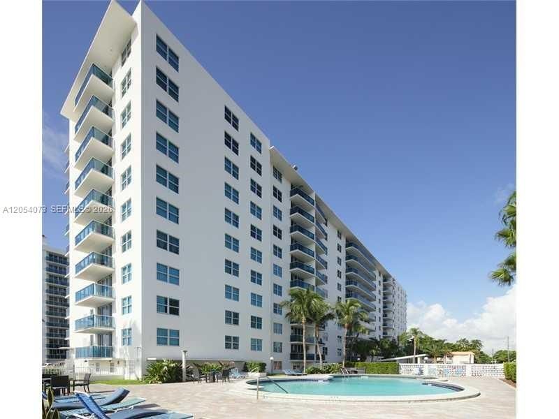 7501 E Treasure Dr, Unit 8C, North Bay Village, FL 33141 Photo