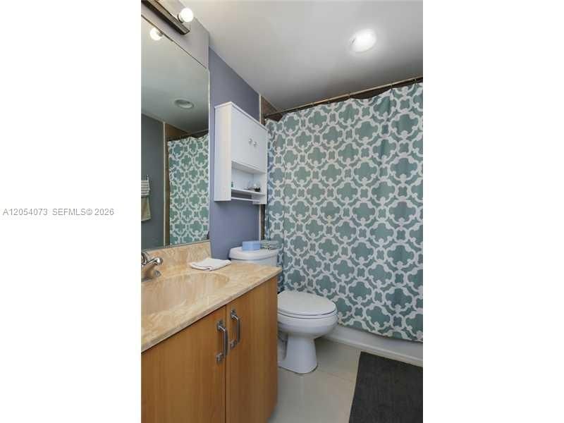 7501 E Treasure Dr, Unit 8C, North Bay Village, FL 33141 Photo