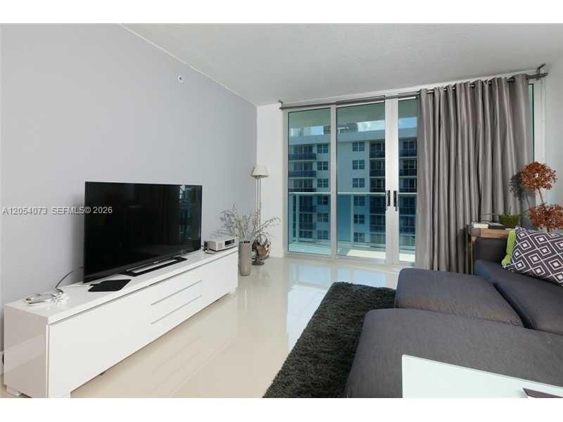 7501 E Treasure Dr, Unit 8C, North Bay Village, FL 33141 Photo