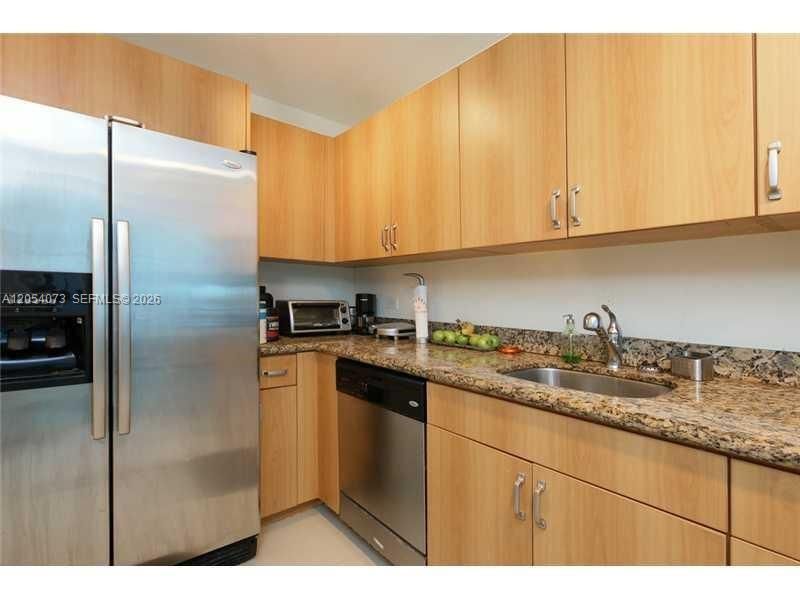 7501 E Treasure Dr, Unit 8C, North Bay Village, FL 33141 Photo