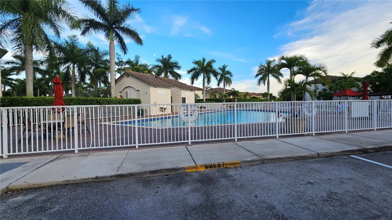 11401 NW 89th St , Unit 214, Doral, FL 33178 Photo