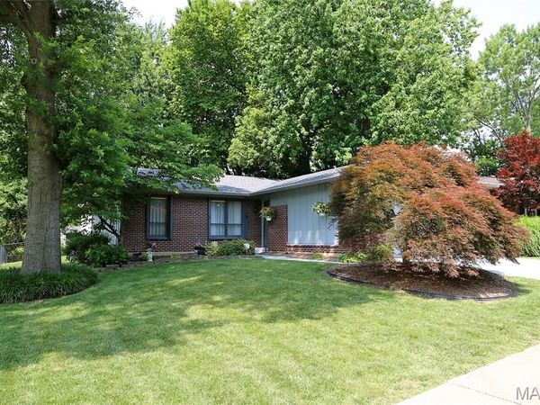 1571 Barkwood Drive , Florissant, MO 63031