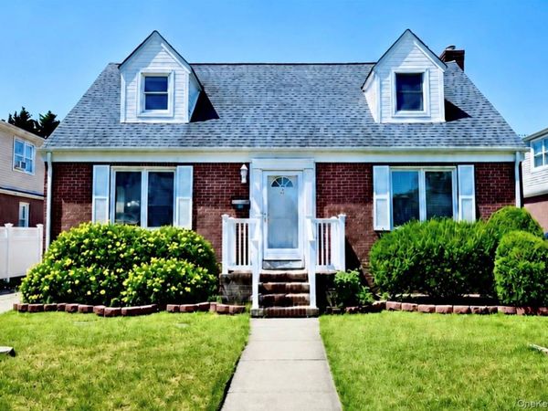 35 Rose Lane, New Hyde Park, NY 11040