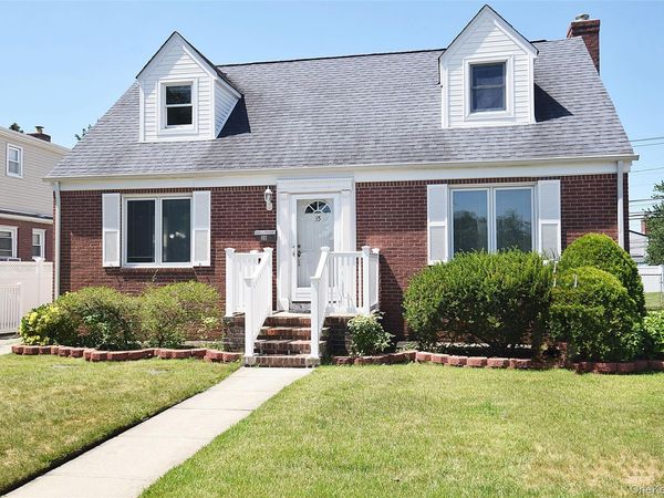 35 Rose Lane, New Hyde Park, NY 11040