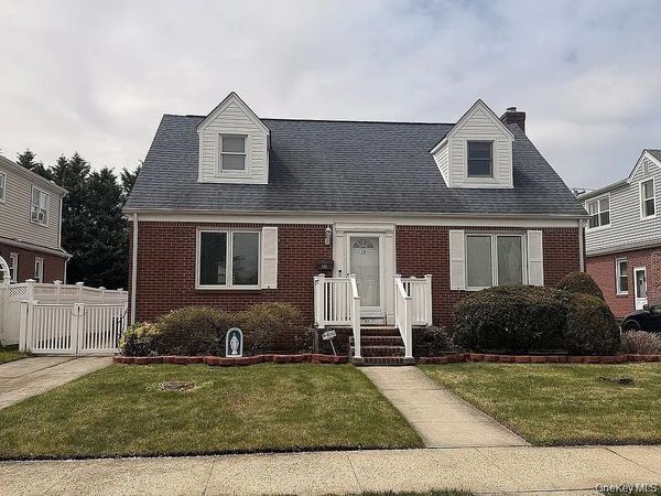 35 Rose Lane , New Hyde Park, NY 11040