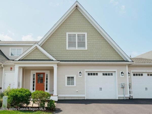 43 Oakwood Lane, Rhinebeck, NY 12572