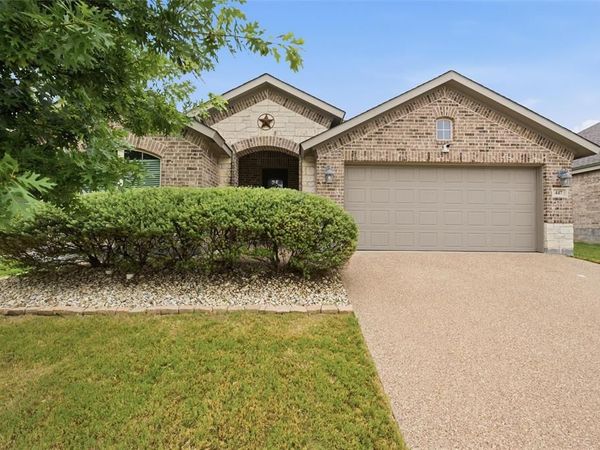 447 Paso Fino Street , Robinson, TX 76706