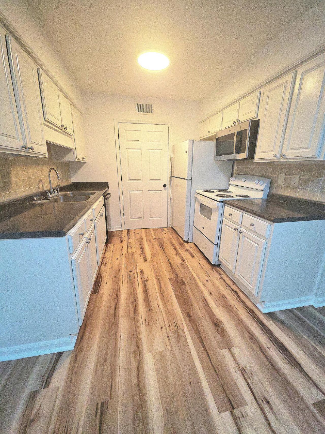 1402 Camp Road Photo 5