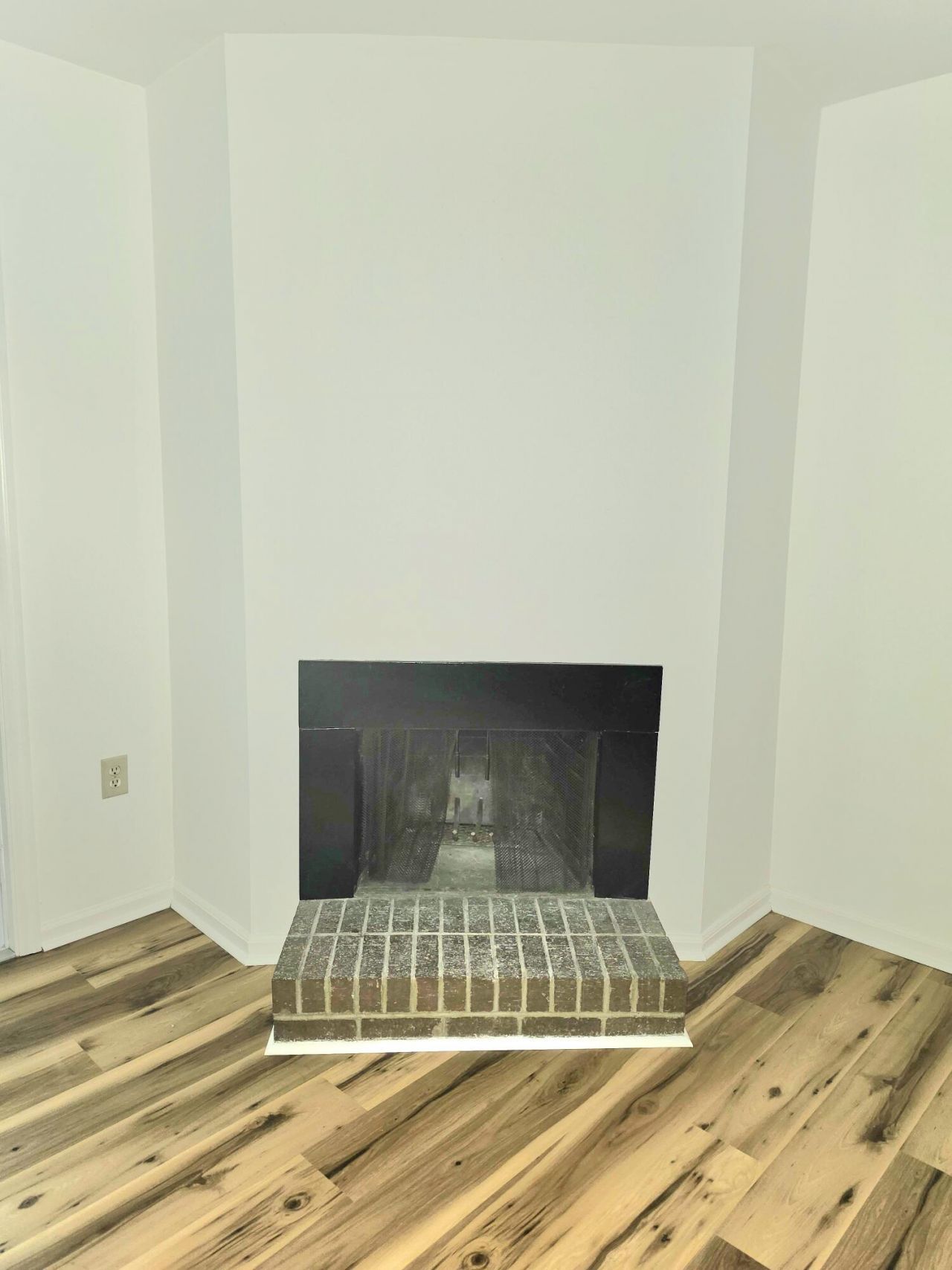 1402 Camp Road Photo 6