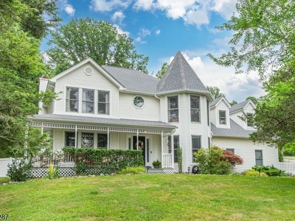 1 Victoria Pines Ln, Andover, NJ 07848