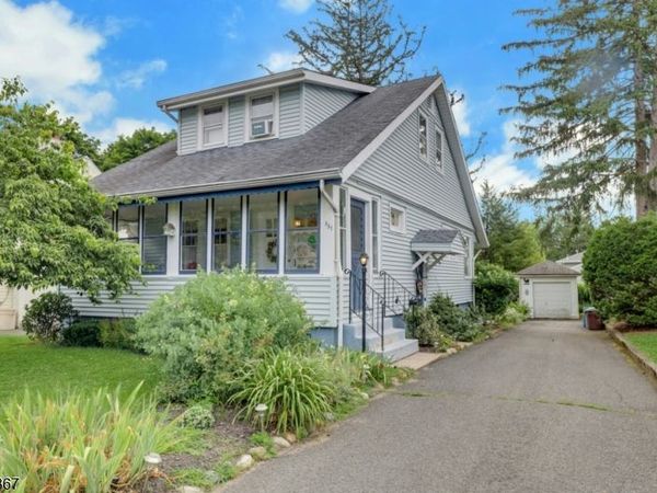337 Corona Pl, Ridgewood, NJ 07450