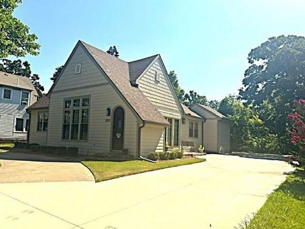 1222 N 2nd Street, Independence, KS 67301