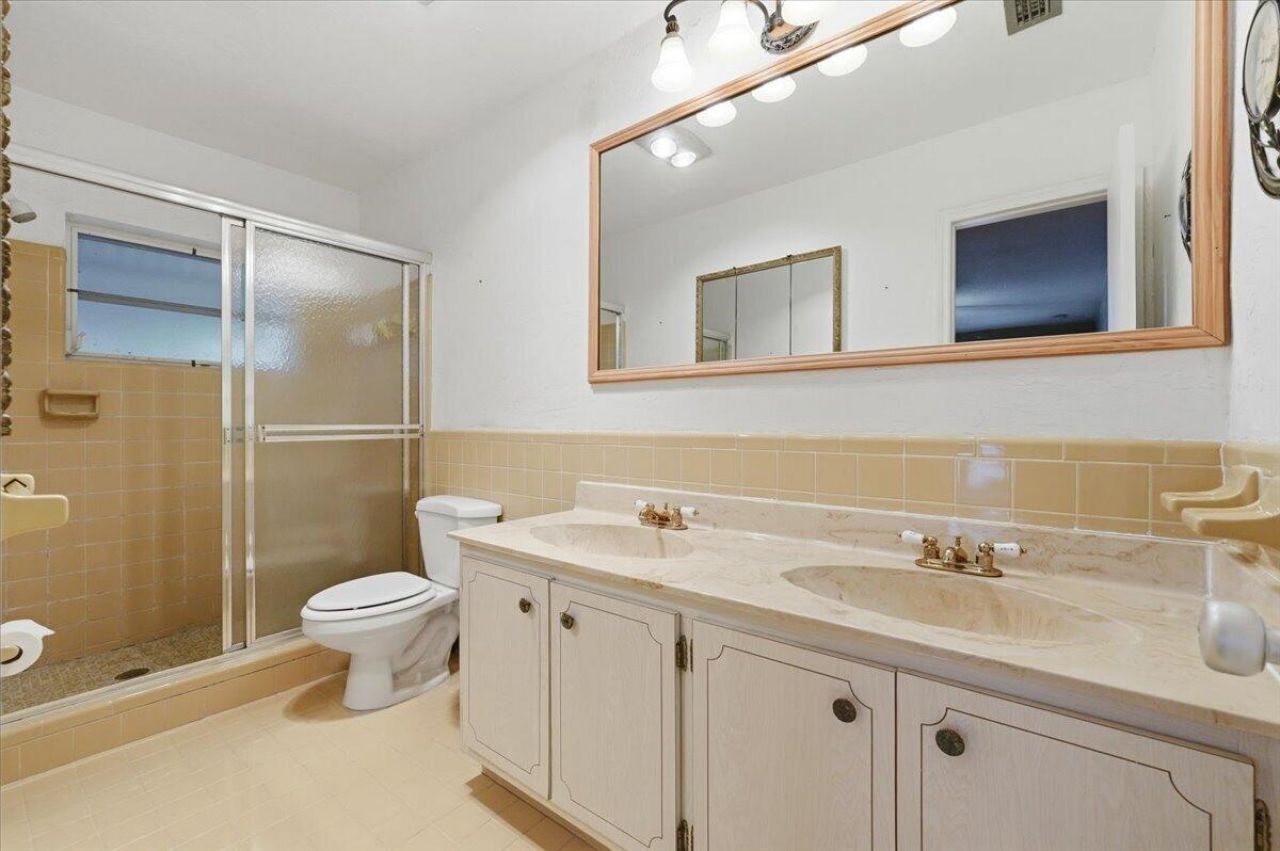 9401 NW 70 Place, Tamarac, FL 33321 Photo