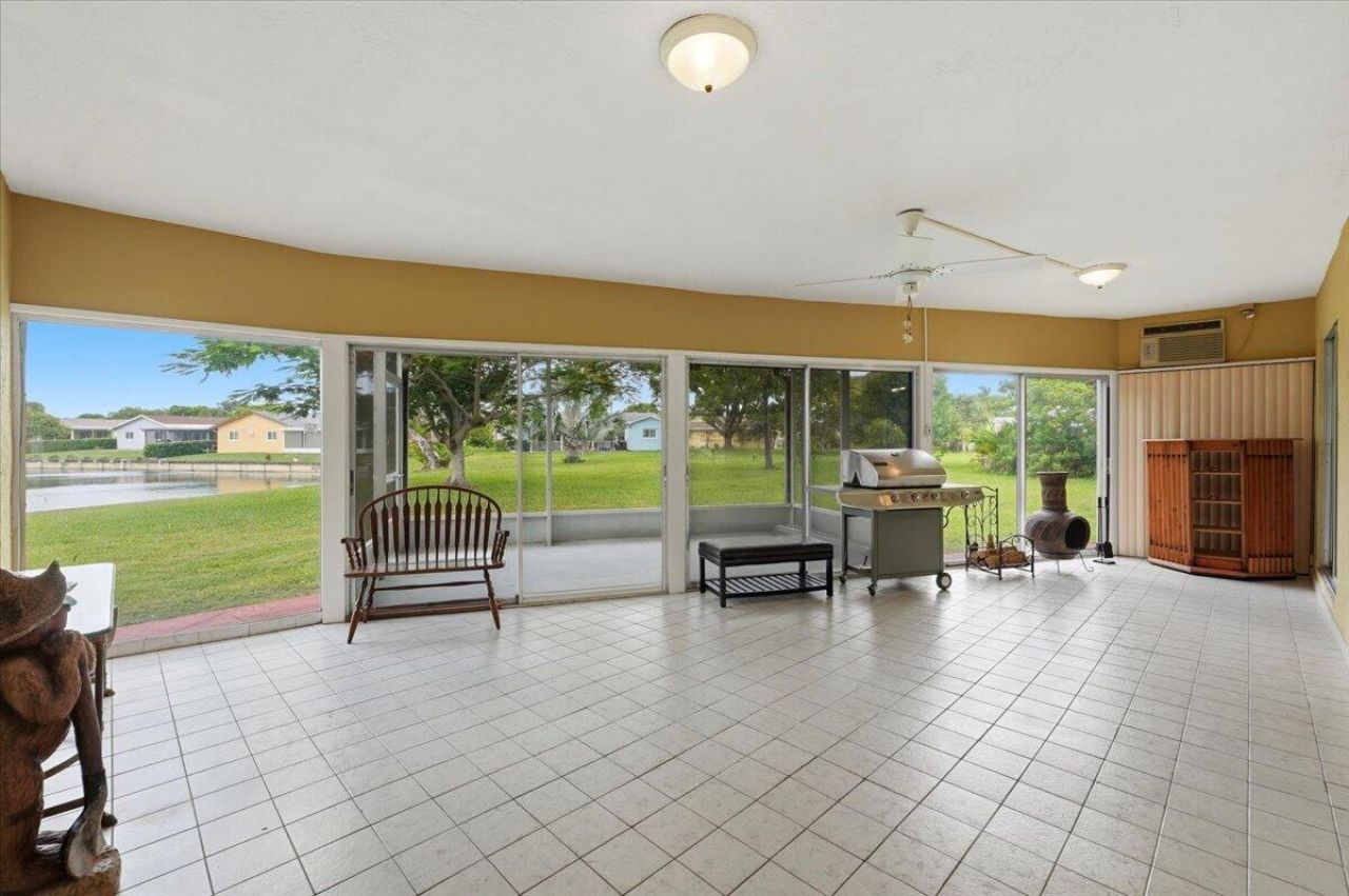 9401 NW 70 Place, Tamarac, FL 33321 Photo