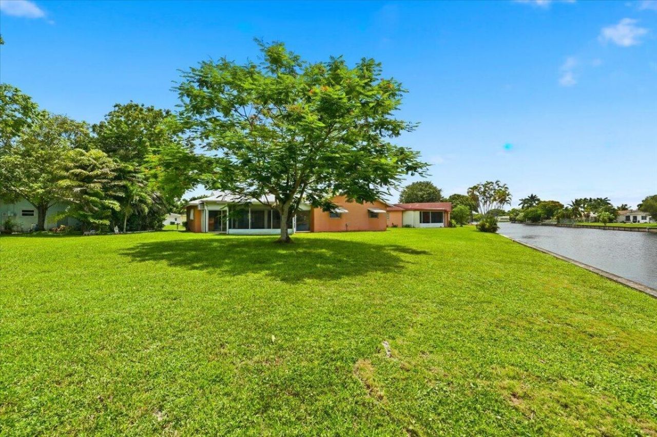 9401 NW 70 Place, Tamarac, FL 33321 Photo