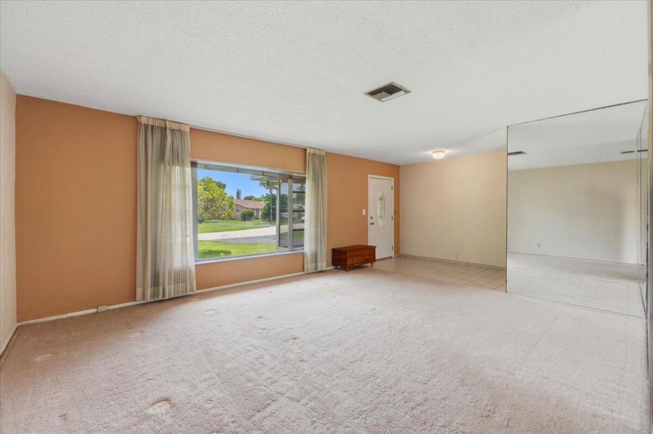 9401 NW 70 Place, Tamarac, FL 33321 Photo