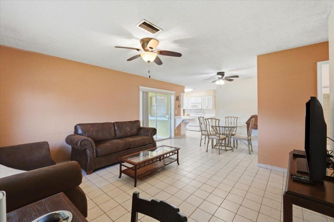 9401 NW 70 Place, Tamarac, FL 33321 Photo