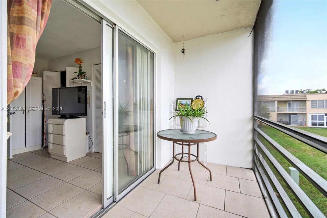 9101 Sunrise Lakes Blvd , Unit 218, Sunrise, FL 33322 Photo