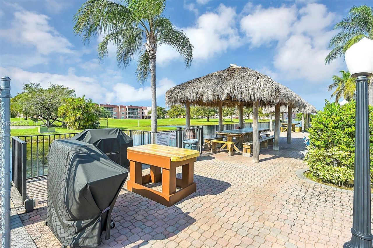 9101 Sunrise Lakes Blvd , Unit 218, Sunrise, FL 33322 Photo