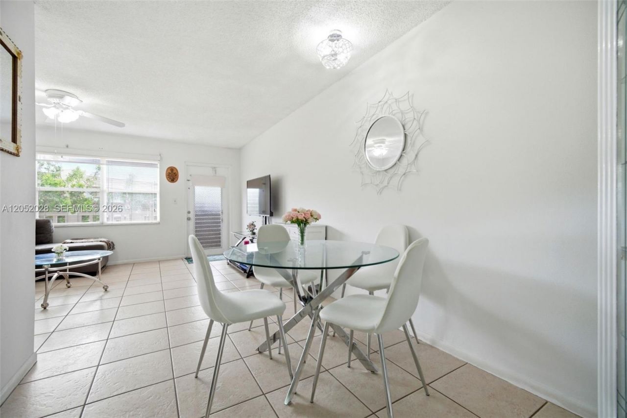 9101 Sunrise Lakes Blvd , Unit 218, Sunrise, FL 33322 Photo