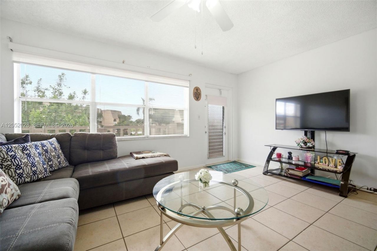 9101 Sunrise Lakes Blvd , Unit 218, Sunrise, FL 33322 Photo