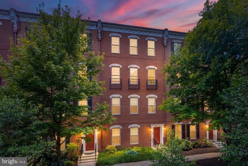 207 CAPTAINS WAY , PHILADELPHIA, PA 19146