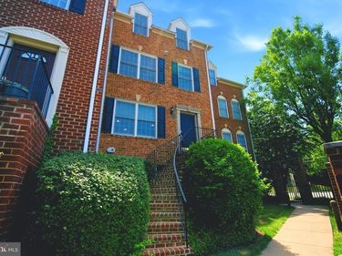 2402 N GREENBRIER COURT , ARLINGTON, VA 22207