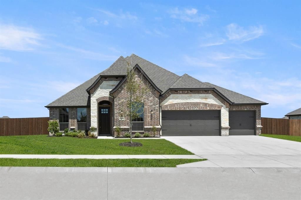 112 Golden Jackal Court, Godley, TX 76044 Main Photo